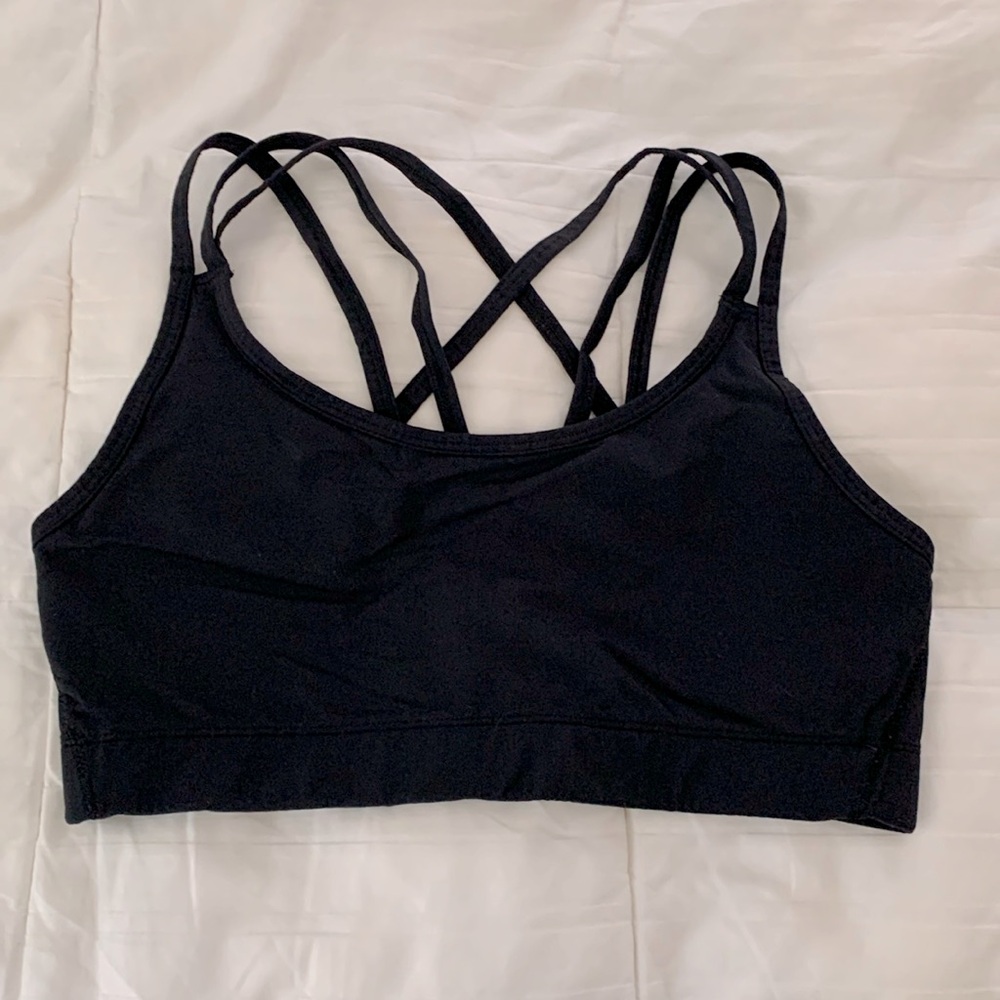 GapFit Cross-Strap Sports Bra